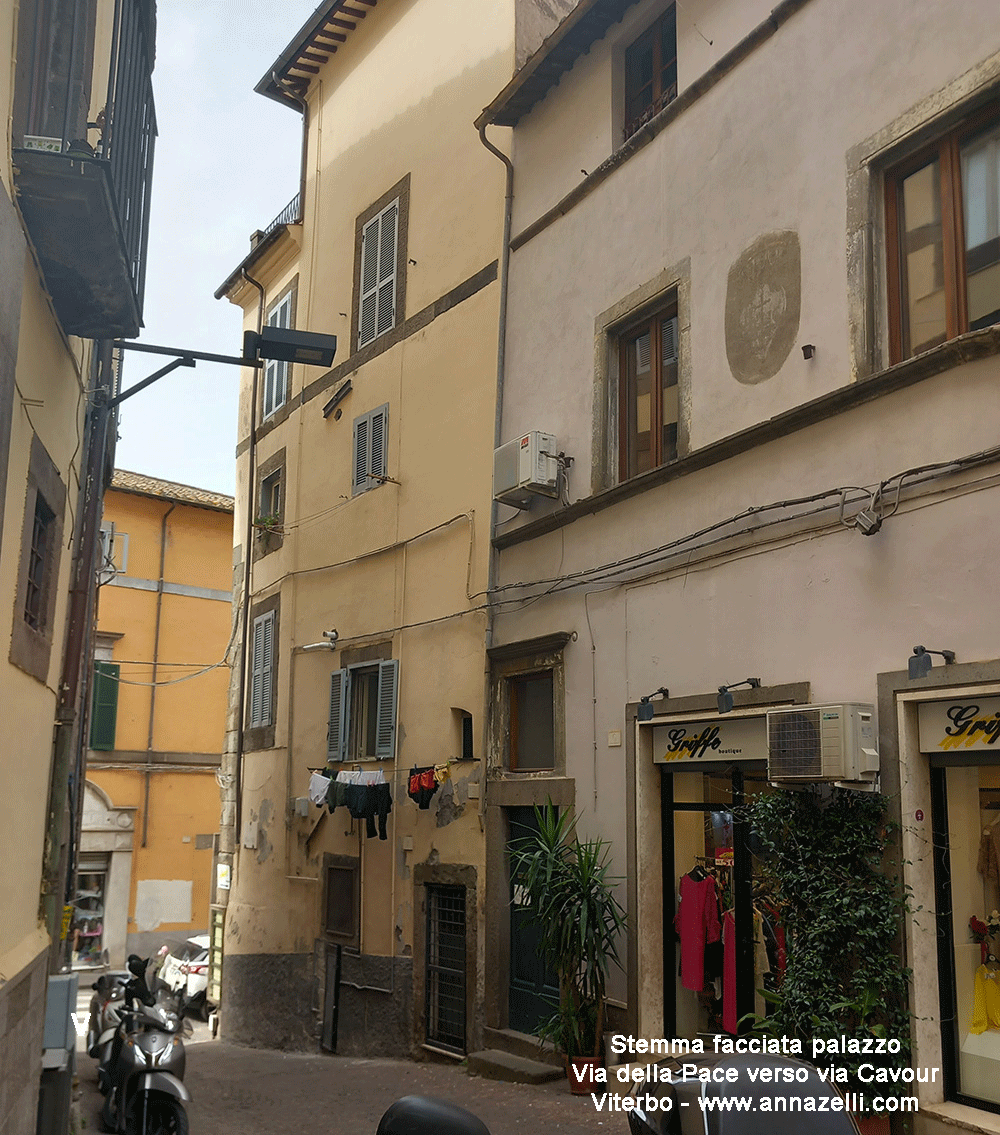 stemma facciata palazzo a via della pace verso via cavour viterbo info e foto anna zelli