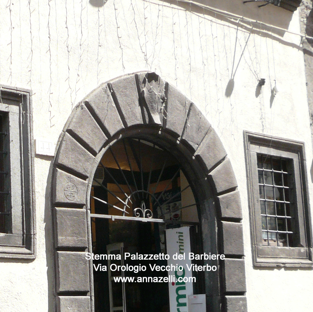 stemma al portale palazzo del barbiere via orologio vecchio viterbo centro storico