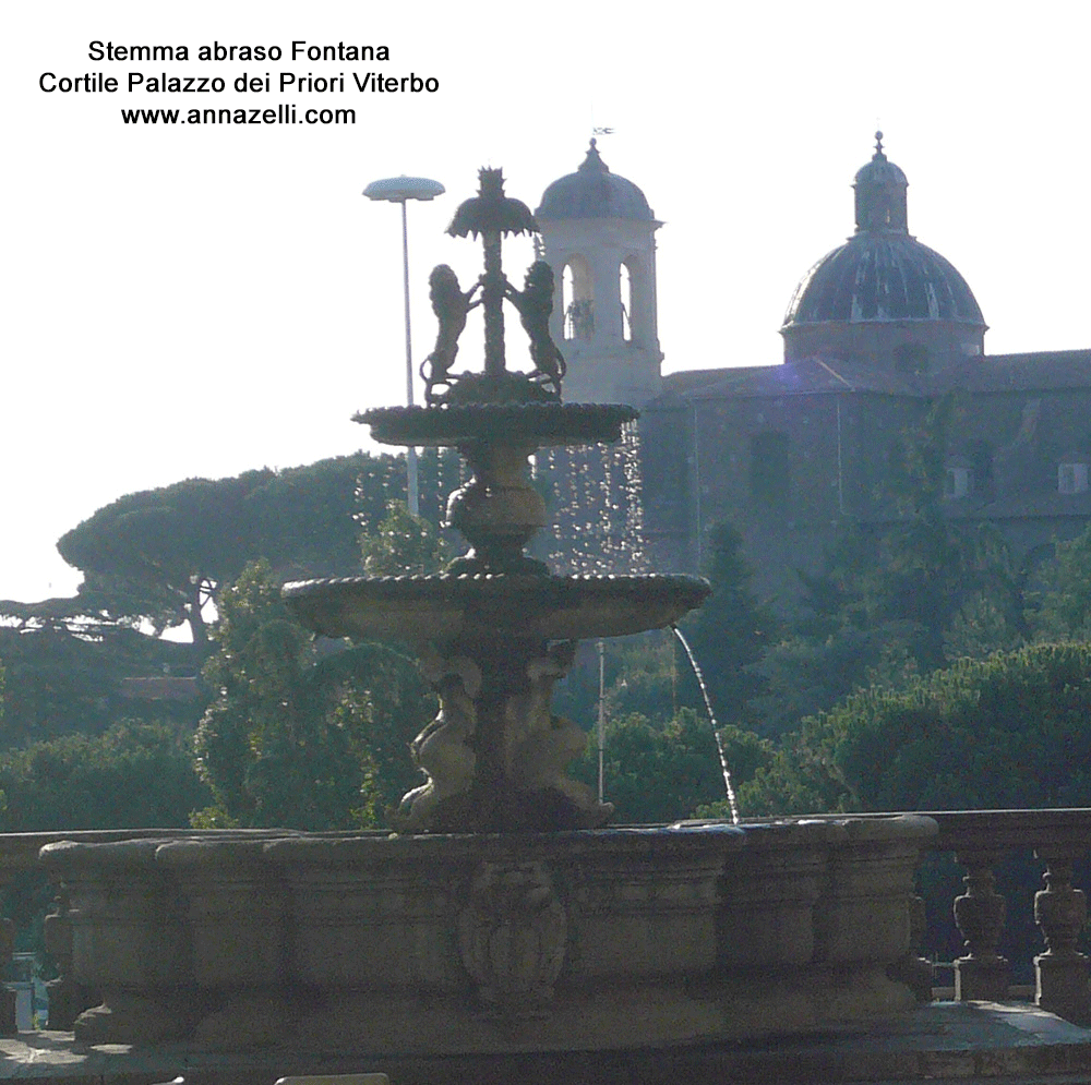 stemma fontana cortile palazzo dei priori viterbo