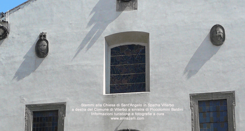 stemmi alla facciata della chiesa di sant'angelo in spata piazza del plebiscito viterbo foto anna zelli