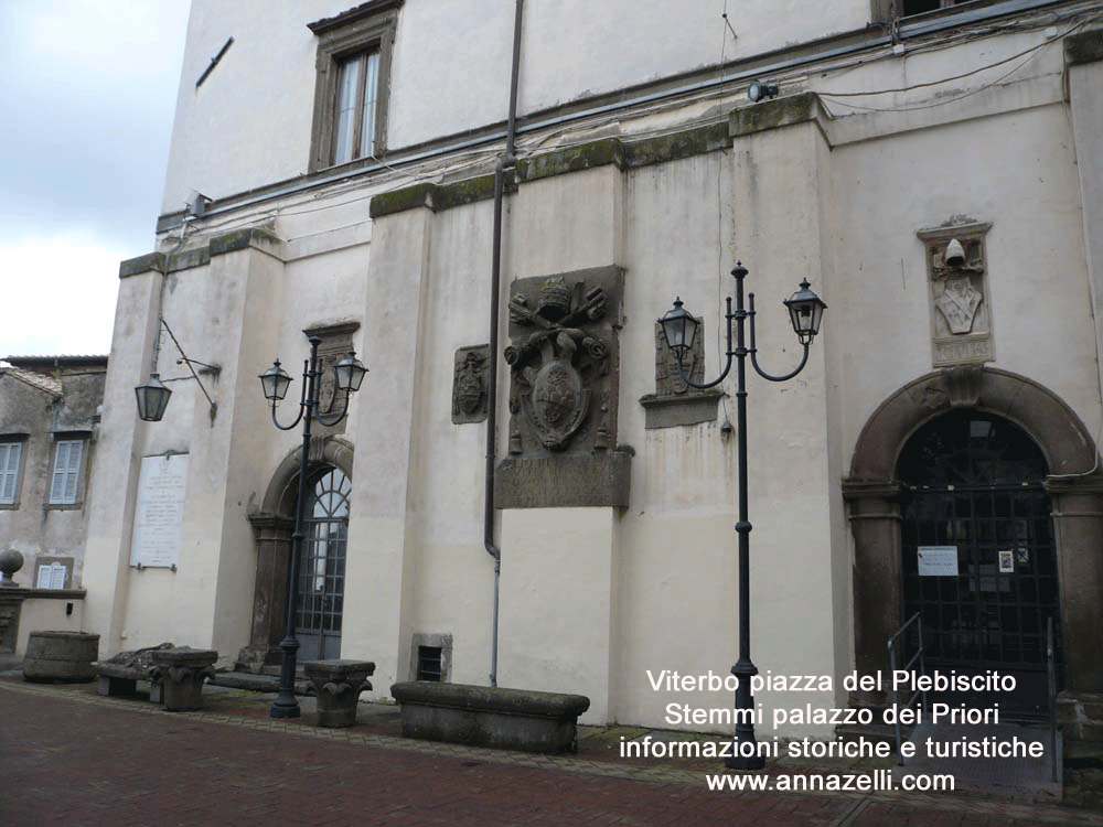 viterbo stemmi cortile palazzo dei priori piazza del plebisicito comune foto anna zelli 001