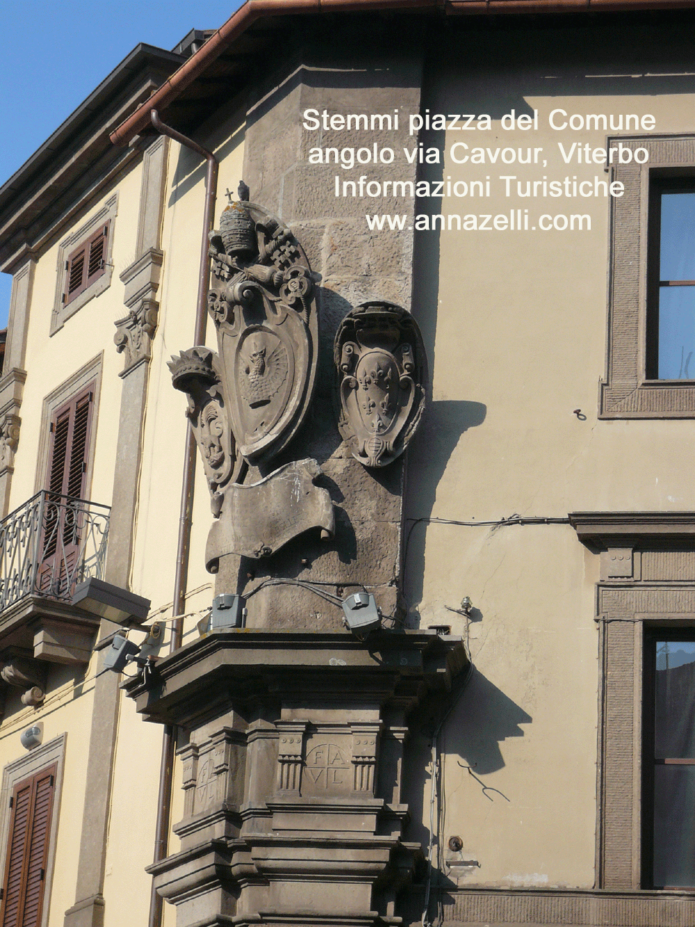 viterbo stemmi piazza del comune angolo via cavour