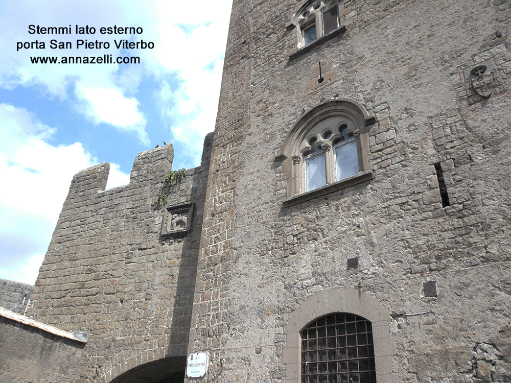 stemmi lato esterno porta san pietro viterbo