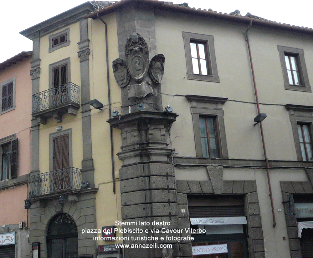 stemmi tra via via cavour e piazza del plebiscito