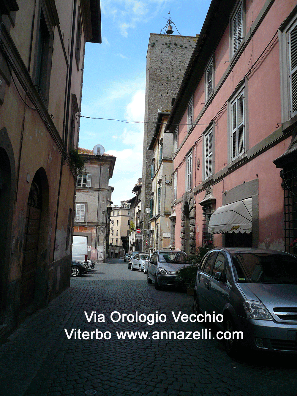 veduta via orologio vecchio viterbo centro storico