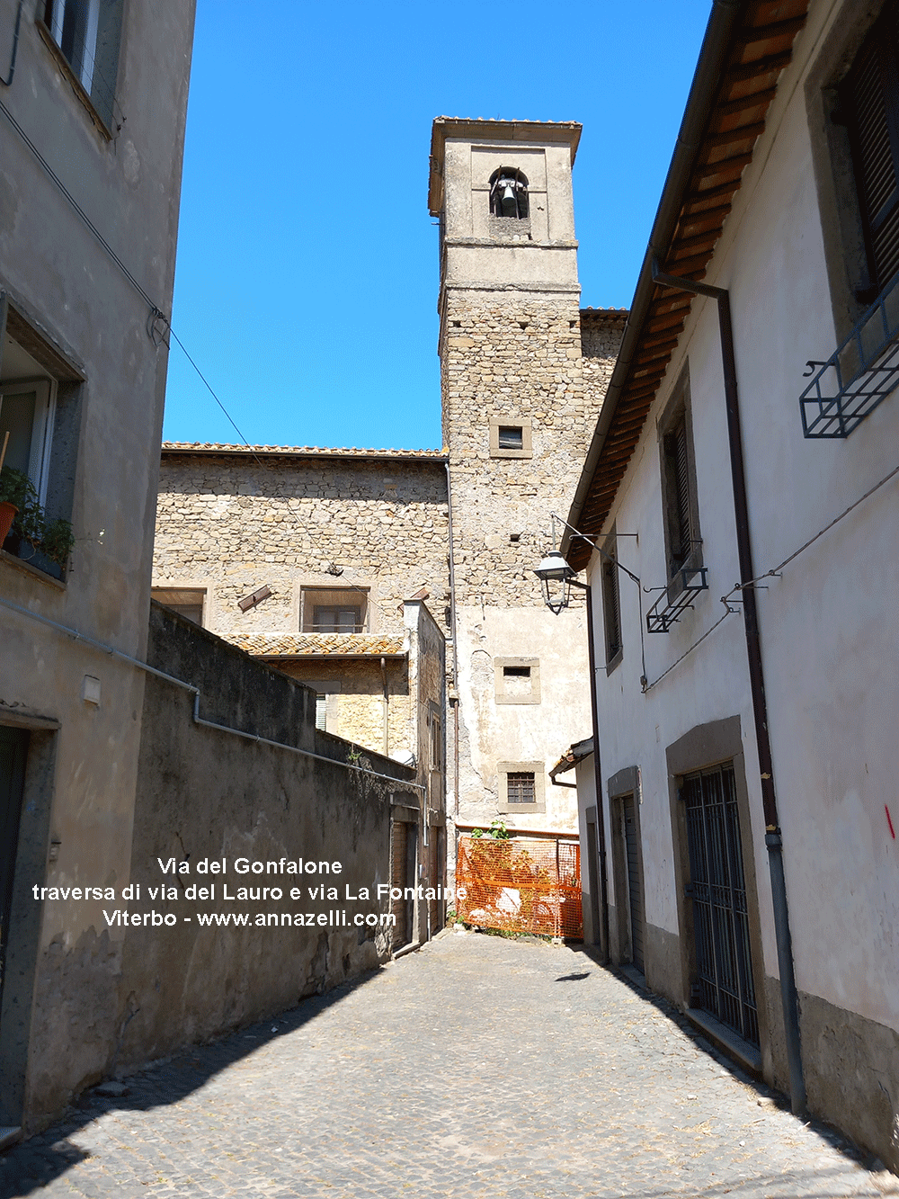 via del gonfalone veduta del campanile della chiesa di san giovanni battista del gonfalone viterbo centro storico info foto anna zelli