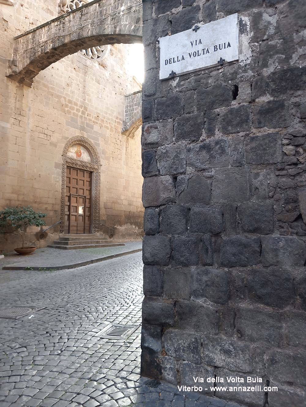 via della vota buia viterbo centro storico info e foto anna zelli