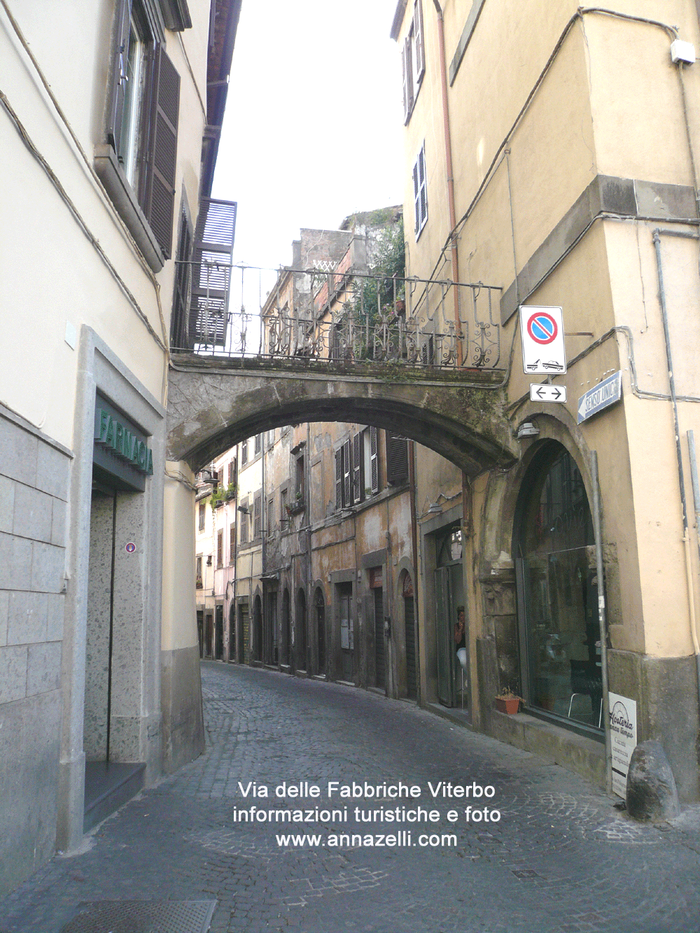 via delle fabbriche vista da piazza fontana grande viterbo info e foto anna zelli