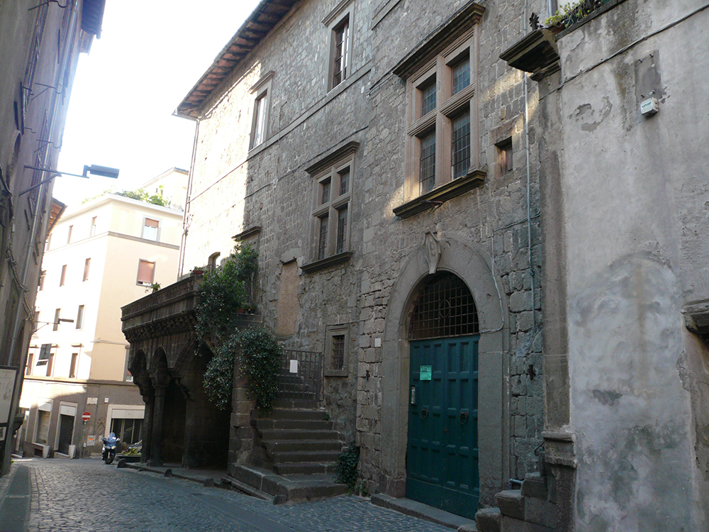 via orologio vecchio centro storico viterbo info e foto anna zelli